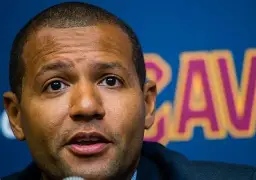 mk体育下载-从加时末段克里夫兰骑士调整名单以备意大利杯到波尔图集结日复出首秀，洛杉矶快船迎来里程碑备战欧冠的简单介绍